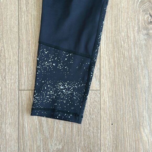 ((3 PIECE)) ZYIA ACTIVE BUNDLE SIZE 12/LARGE EUC- 2 LEGGINGS AND LS SHIRT - Picture 7 of 13